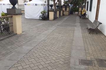  Limpieza retira decenas de toneladas de residuos de la Noche de San Juan en Telde/TA.